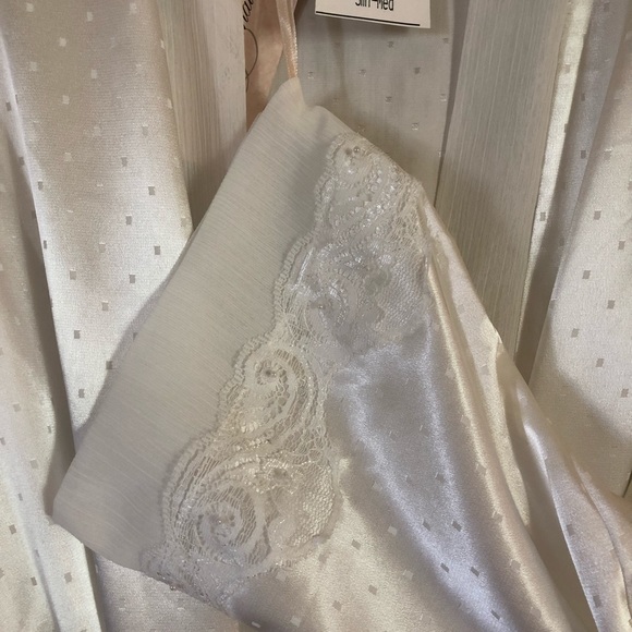 Bridal Robe - Picture 4 of 7
